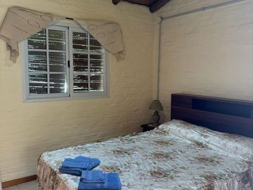 Casa quinta con 3 casas de huéspedes, quincho y piletas en entorno natural en Gualeguaychú