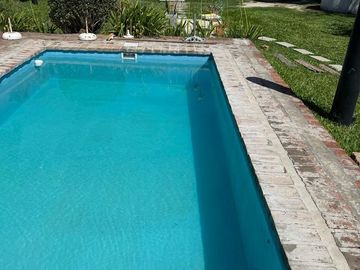 Casa quinta con 3 casas de huéspedes, quincho y piletas en entorno natural en Gualeguaychú