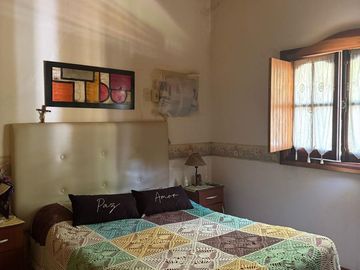 Casa quinta con 3 casas de huéspedes, quincho y piletas en entorno natural en Gualeguaychú