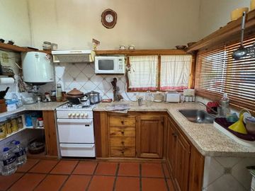 Casa quinta con 3 casas de huéspedes, quincho y piletas en entorno natural en Gualeguaychú