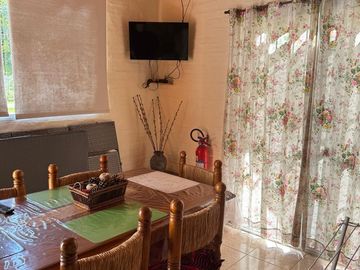 Casa quinta con 3 casas de huéspedes, quincho y piletas en entorno natural en Gualeguaychú