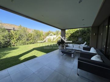 CASA CHAMISERO 3 D + SERVICIO + PISCINA + QUINCHO