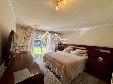 CASA 4 DORM + SERVICIO LAS FLORES