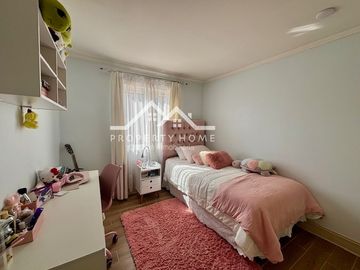 CASA 4 DORM + SERVICIO LAS FLORES