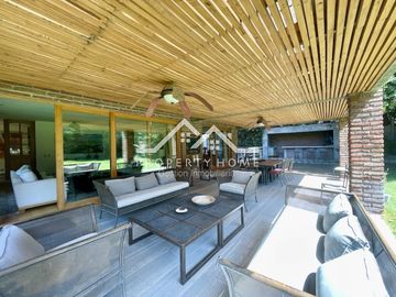 MARAVILLOSA CASA SOLIDA EN VENTA LO ARCAYA-BRISAS-CHICUREO