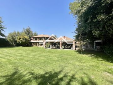 MARAVILLOSA CASA SOLIDA EN VENTA LO ARCAYA-BRISAS-CHICUREO