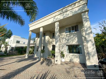 Casa en venta en Fincas de Hudson de 5 ambientes Hudson  Berazategui