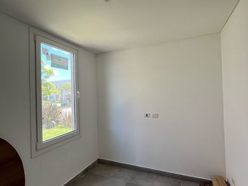 Casa en venta 3 dormitorios en lote interno en Vistas de Puertos Escobar