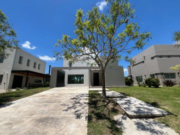 Casa en venta 3 dormitorios en lote interno en Vistas de Puertos Escobar
