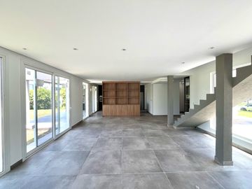 Casa en venta 3 dormitorios en lote interno en Vistas de Puertos Escobar