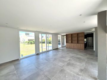 Casa en venta 3 dormitorios en lote interno en Vistas de Puertos Escobar