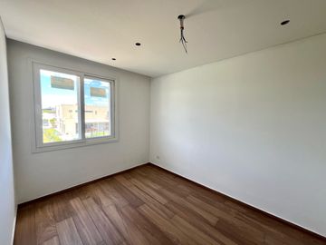 Casa en venta 3 dormitorios en lote interno en Vistas de Puertos Escobar