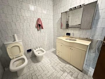 Casa apta 2 familias a pasos Avenida Calchaqui