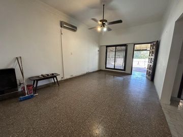 Casa apta 2 familias a pasos Avenida Calchaqui