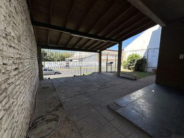 Casa apta 2 familias a pasos Avenida Calchaqui