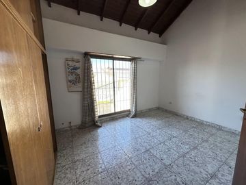 Casa apta 2 familias a pasos Avenida Calchaqui