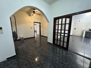 Casa apta 2 familias a pasos Avenida Calchaqui