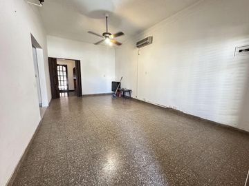 Casa apta 2 familias a pasos Avenida Calchaqui