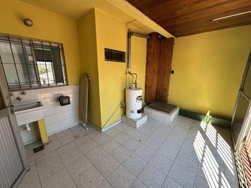 Casa apta 2 familias a pasos Avenida Calchaqui