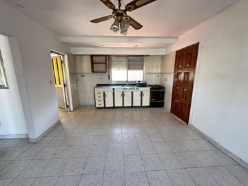 Casa apta 2 familias a pasos Avenida Calchaqui