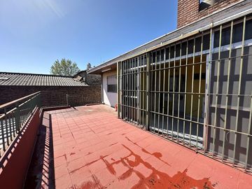 Casa apta 2 familias a pasos Avenida Calchaqui