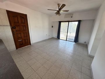Casa apta 2 familias a pasos Avenida Calchaqui