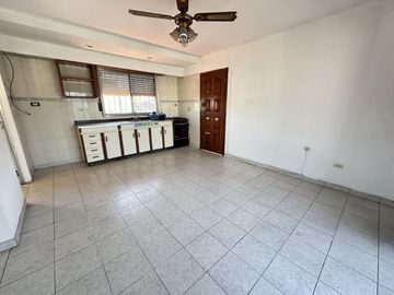 Casa apta 2 familias a pasos Avenida Calchaqui