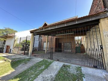 Casa apta 2 familias a pasos Avenida Calchaqui