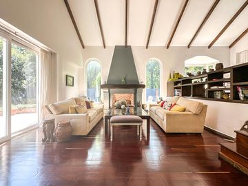 Casa en venta 4 dormitorios Las Lomas de San Isidro con Quincho, Pileta y Cocheras