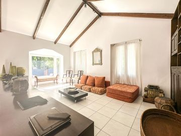 Casa en venta 4 dormitorios Las Lomas de San Isidro con Quincho, Pileta y Cocheras