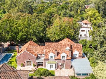 Casa en venta 4 dormitorios Las Lomas de San Isidro con Quincho, Pileta y Cocheras