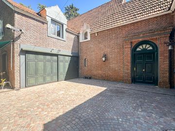 Casa en venta 4 dormitorios Las Lomas de San Isidro con Quincho, Pileta y Cocheras