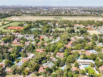 Casa en venta 4 dormitorios Las Lomas de San Isidro con Quincho, Pileta y Cocheras