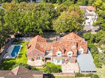 Casa en venta 4 dormitorios Las Lomas de San Isidro con Quincho, Pileta y Cocheras