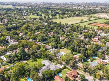Casa en venta 4 dormitorios Las Lomas de San Isidro con Quincho, Pileta y Cocheras