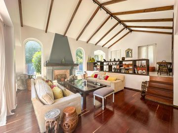 Casa en venta 4 dormitorios Las Lomas de San Isidro con Quincho, Pileta y Cocheras