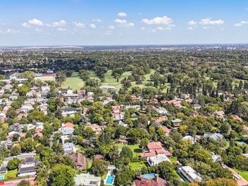 Casa en venta 4 dormitorios Las Lomas de San Isidro con Quincho, Pileta y Cocheras