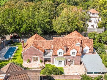 Casa en venta 4 dormitorios Las Lomas de San Isidro con Quincho, Pileta y Cocheras