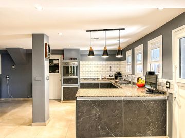 Casa en venta 4 dormitorios Las Lomas de San Isidro con Quincho, Pileta y Cocheras