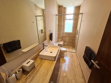 Casa a la venta en privada de tres habitaciones