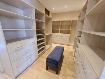 Casa a la venta en privada de tres habitaciones