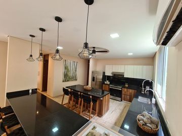 Casa a la venta en privada de tres habitaciones