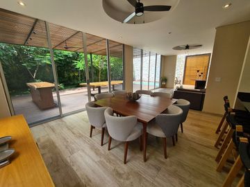 Casa a la venta en privada de tres habitaciones