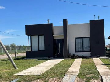 Casa en venta - 2 Dormitorios 2 Baños - 300Mts2 - General Rodríguez