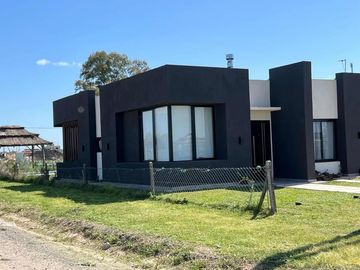 Casa en venta - 2 Dormitorios 2 Baños - 300Mts2 - General Rodríguez