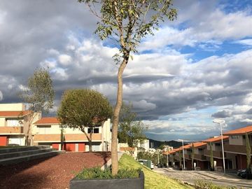 RENTO CASA EN COLINA ESMERALDA