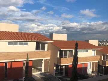 RENTO CASA EN COLINA ESMERALDA