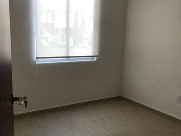RENTO CASA EN COLINA ESMERALDA