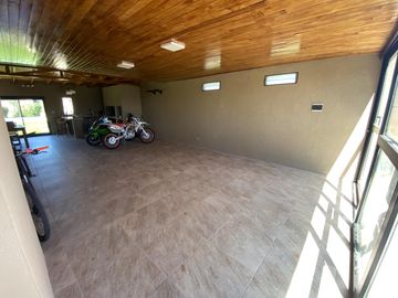 CASA 3 DORMITORIOS CON PILETA EN LAS ACEQUIAS DEL AIRE