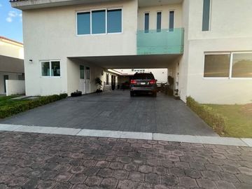 Casa en Venta  o Renta en El Mesón, Calimaya  4 recamaras 520 m2 construccion